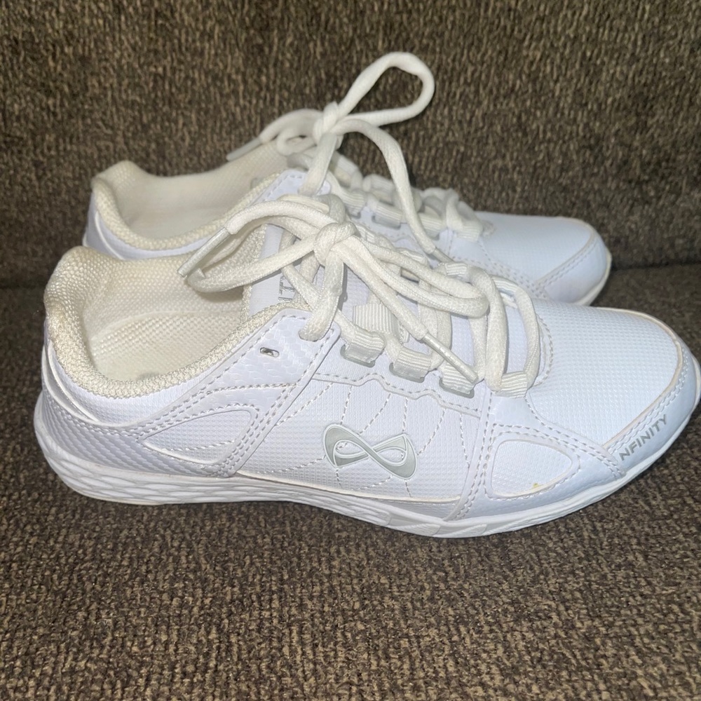 Nfinity Rival Cheer Shoes Size 4.5